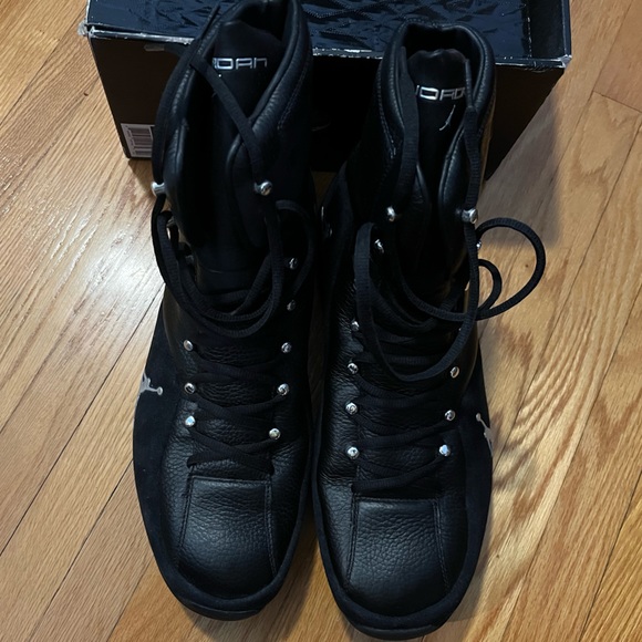 Roy Jones Jordan Boxing Shoes. Used. Men - Size 13. With replacement box. - Picture 3 of 4